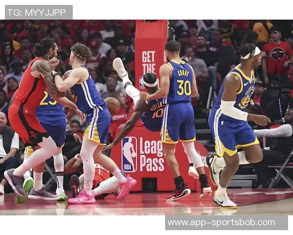 巴特勒盛赞库里:将球交给他后果然奇迹频现 巴特勒盛赞库里:将球交给他后果然奇迹频现